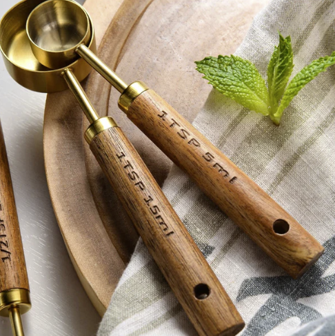 Walnut wooden measuring spoons